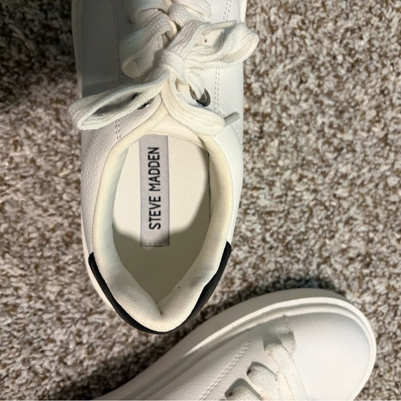 Steve Madden Sneakers Size 8 - Picture 7 of 8